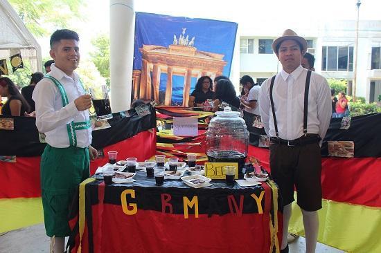 Estudiantes del centro de lenguas extranjeras del ITM celebran english day