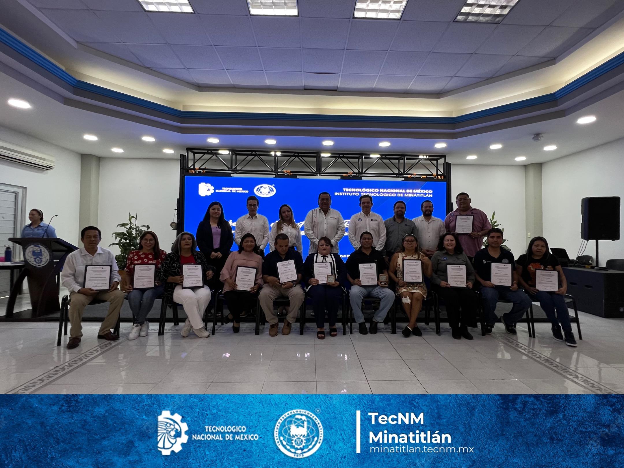 ENTREGA DE RECONOCIMIENTOS Y MEDALLAS POR EL PREMIO NACIONAL DE ANTIGÜEDAD AL SERVICIO PÚBLICO 2024 EN EL INSTITUTO TECNOLÓGICO DE MINATITLÁN