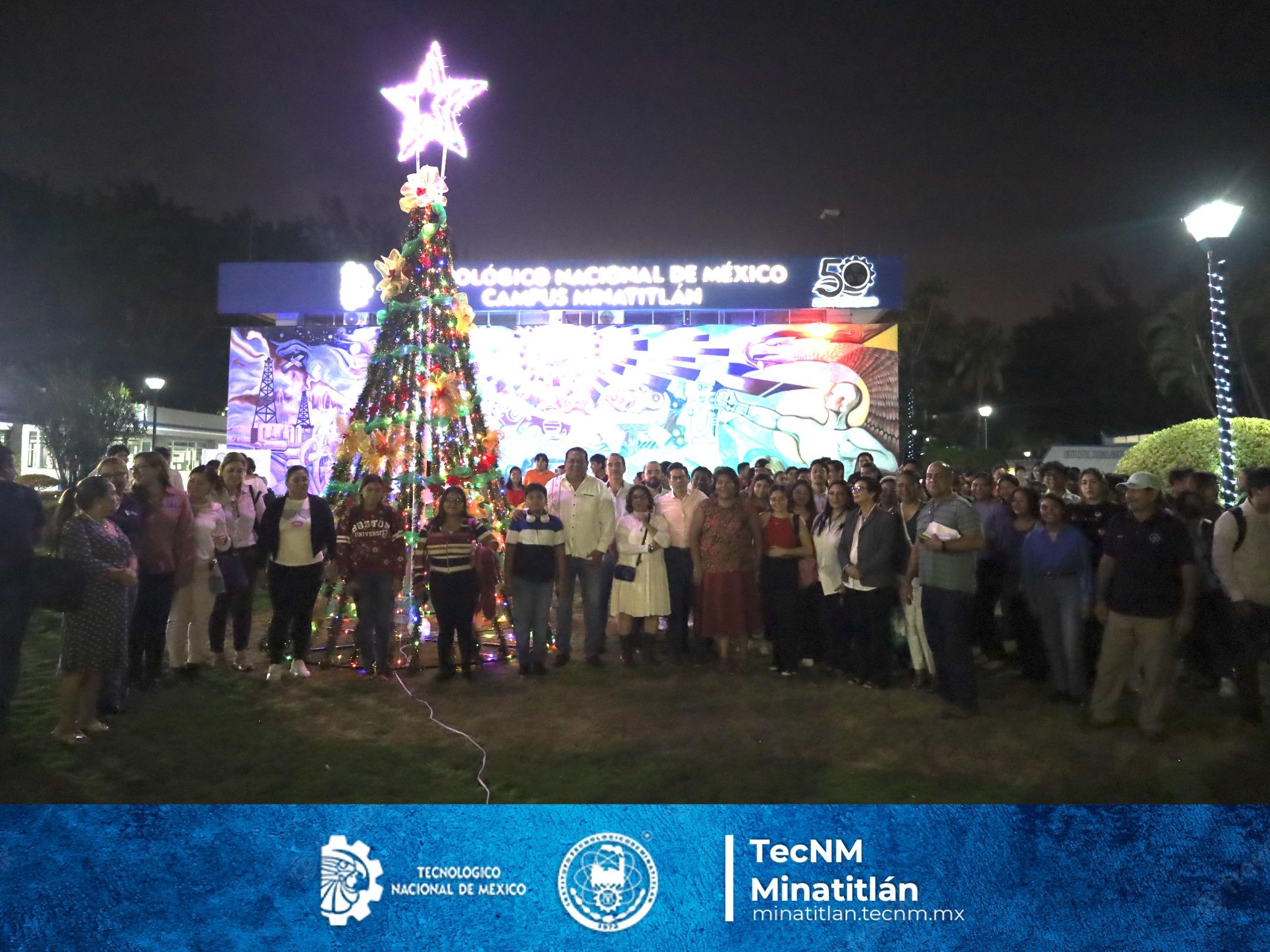 DIRECTOR DEL INSTITUTO TECNOLÓGICO DE MINATITLÁN PRESIDE CELEBRACIONES NAVIDEÑAS CON ENCENDIDO DEL ÁRBOL Y MOSAICO CULTURAL