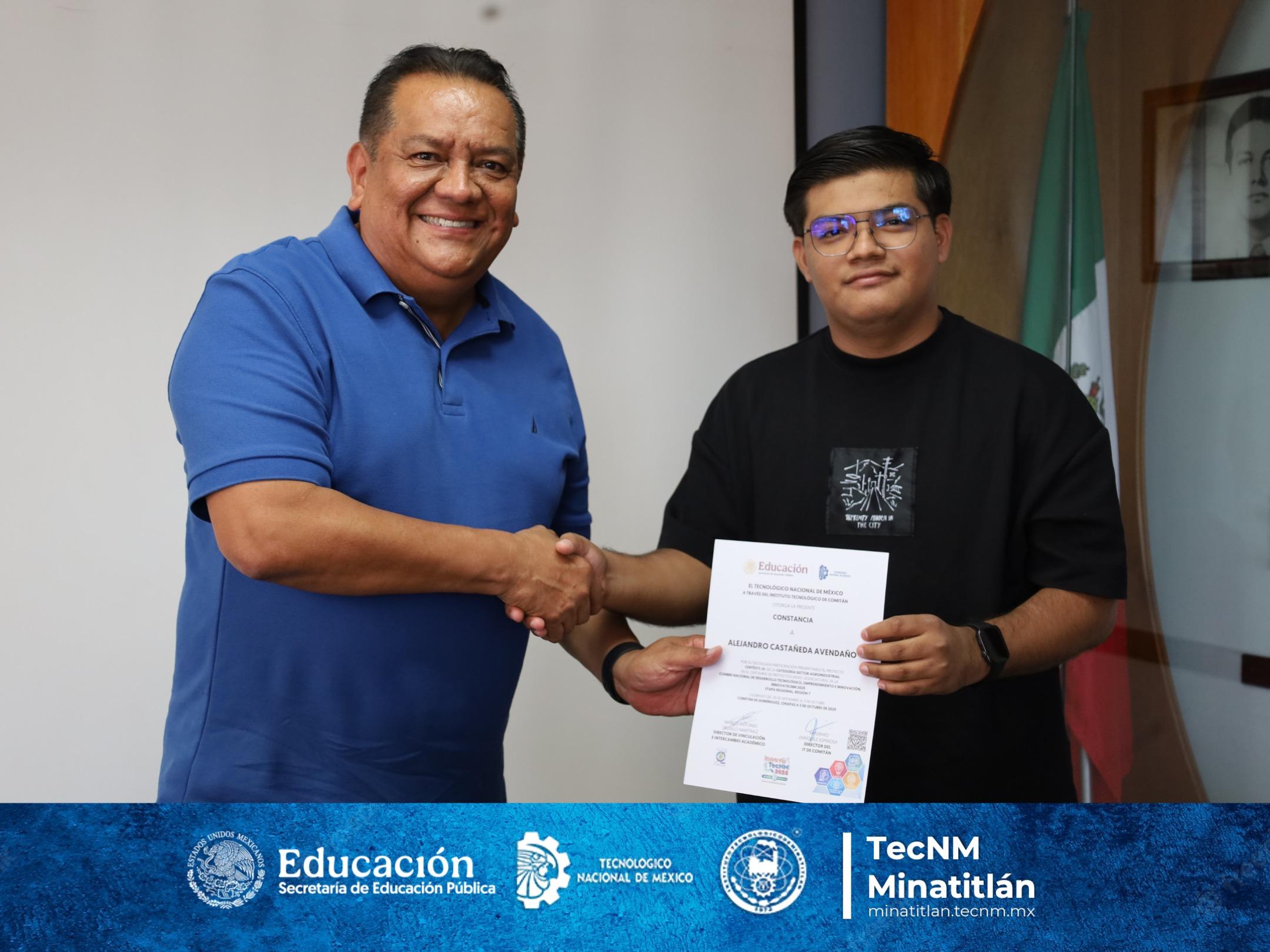 NUESTRO DIRECTOR DEL TECNOLÓGICO DE MINATITLÁN RECONOCE EL DESEMPEÑO DE PARTICIPANTES EN LA ETAPA REGIONAL DE INNOVATECNM 2025