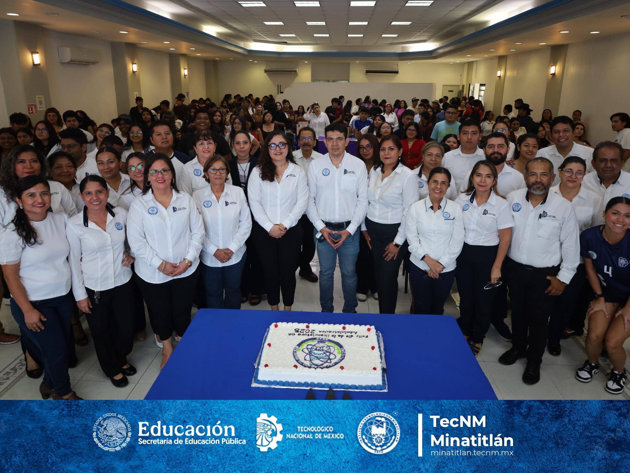 COMPROMISO CON LA EXCELENCIA Y LA INSPIRACIÓN: EGRESADO IMPARTE TRASCENDENTAL CONFERENCIA EN EL MARCO DEL DÍA DE LICENCIATURA EN ADMINISTRACIÓN
