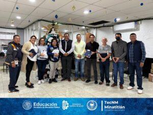 DIRECTOR DEL INSTITUTO TECNOLÓGICO DE MINATITLÁN ENTREGA UNIFORMES DE TRABAJO AL PERSONAL DE RECURSOS MATERIALES Y SERVICIOS