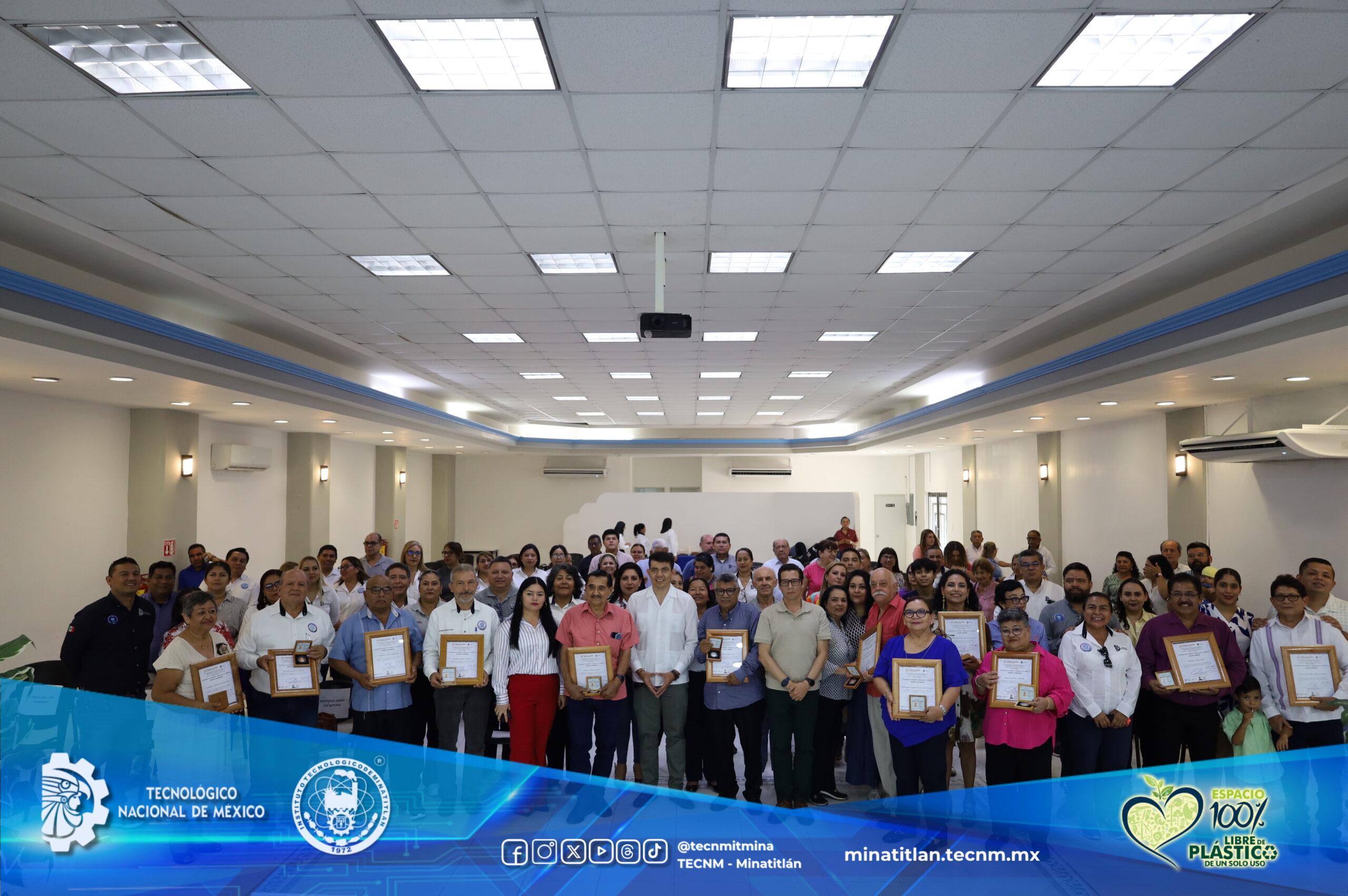 TECNOLÓGICO DE MINATITLÁN RECONOCE LA TRAYECTORIA Y VOCACIÓN DE SU PERSONAL DOCENTE POR AÑOS DE SERVICIO